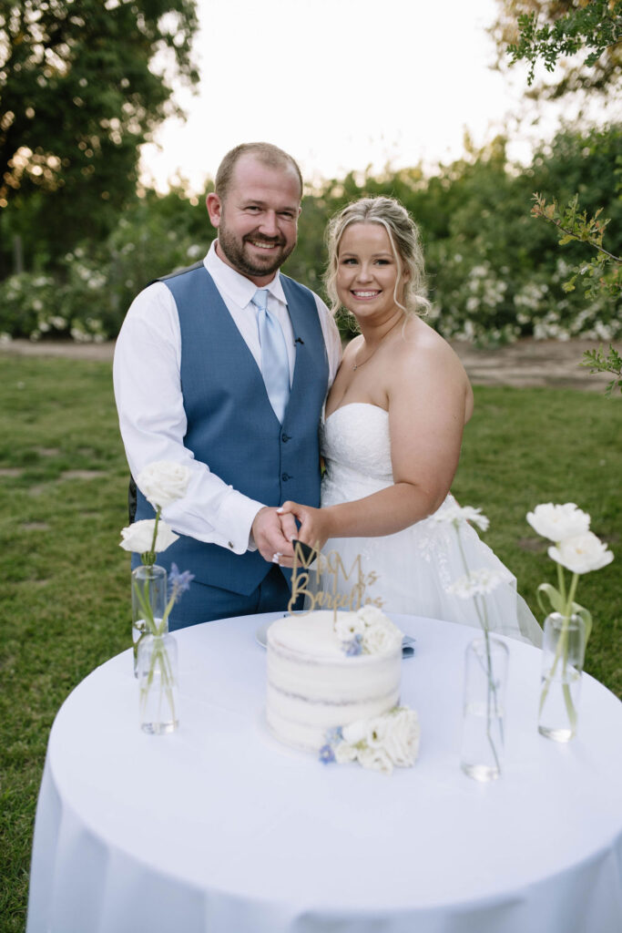 bride and groom cutting their wedding cake