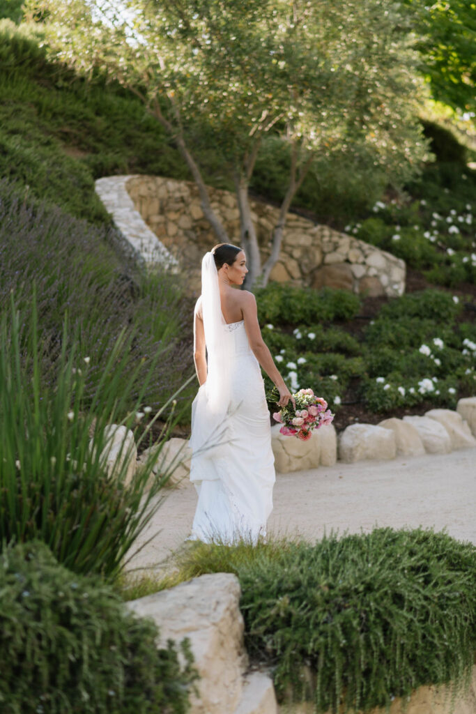 stunning picture of the bride with an amazing wedding dress